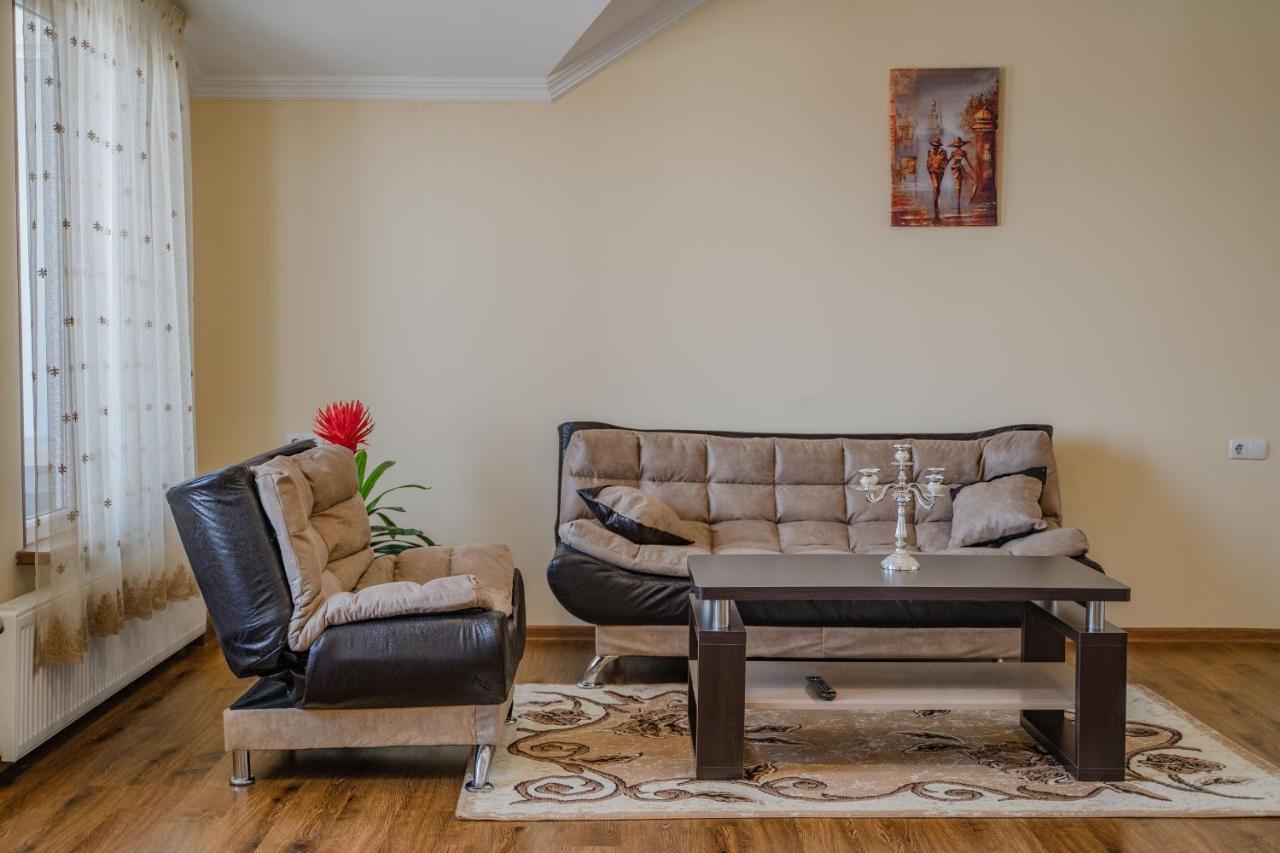 Telav Holl Otel Telavi Dış mekan fotoğraf
