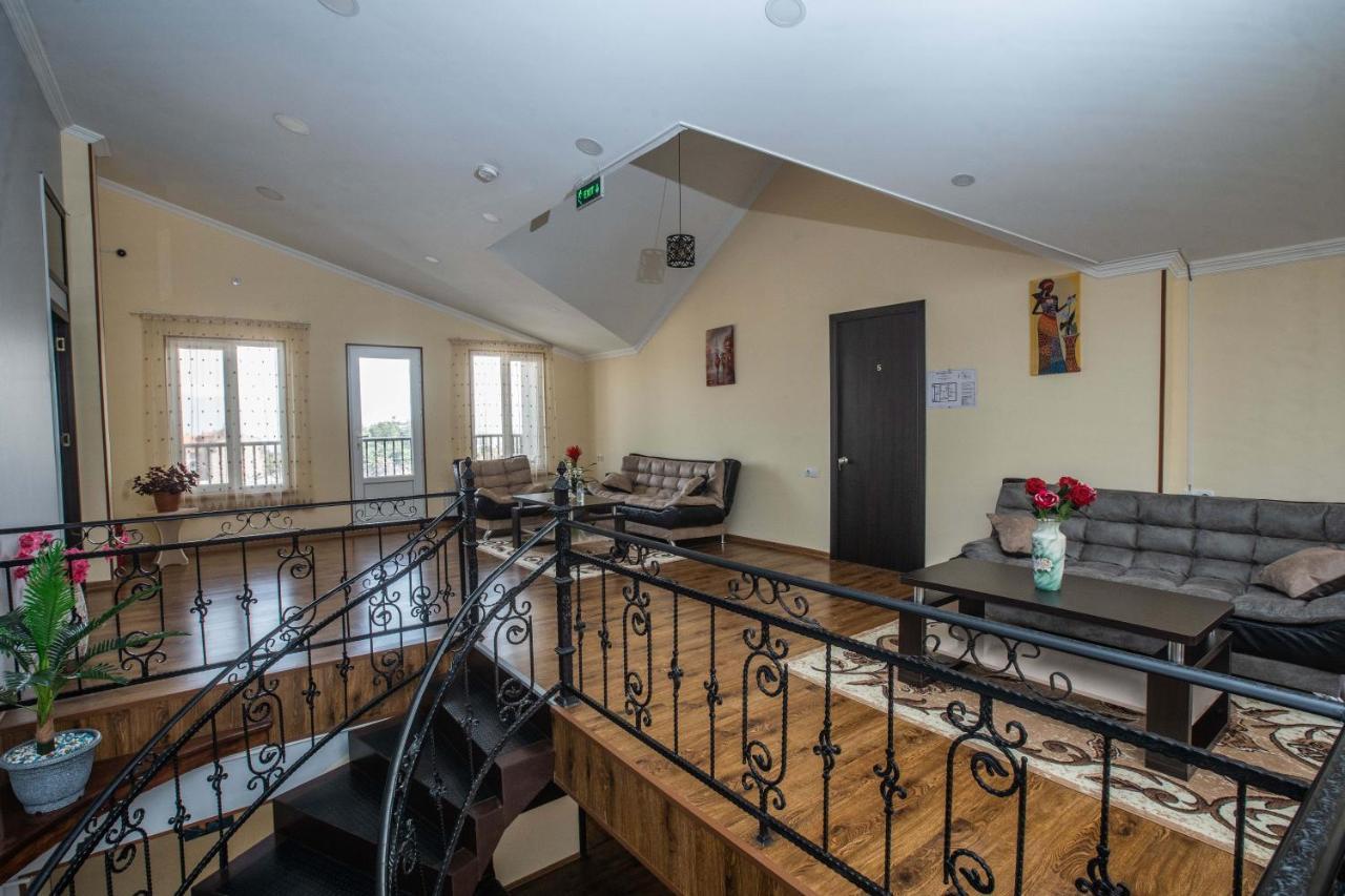 Telav Holl Otel Telavi Dış mekan fotoğraf