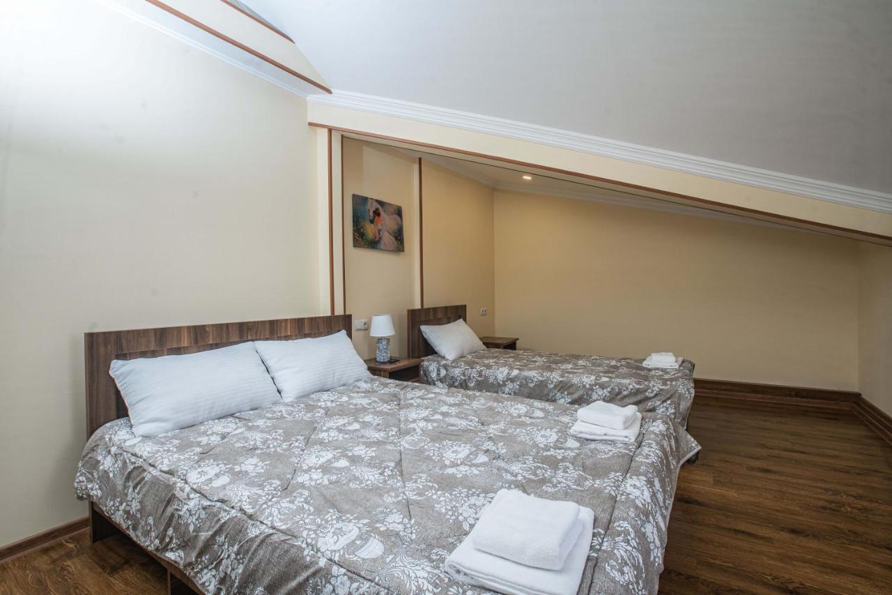 Telav Holl Otel Telavi Dış mekan fotoğraf