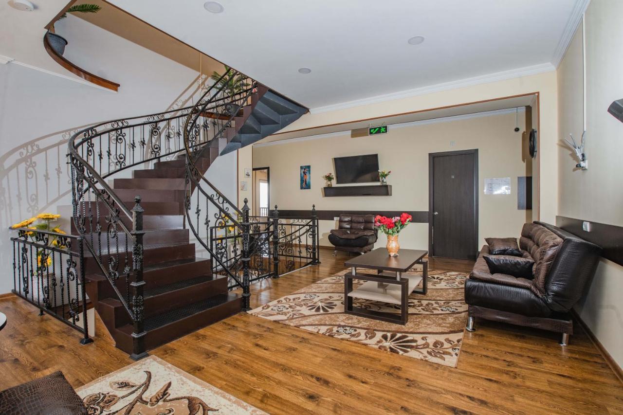 Telav Holl Otel Telavi Dış mekan fotoğraf