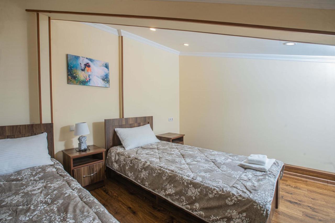 Telav Holl Otel Telavi Dış mekan fotoğraf