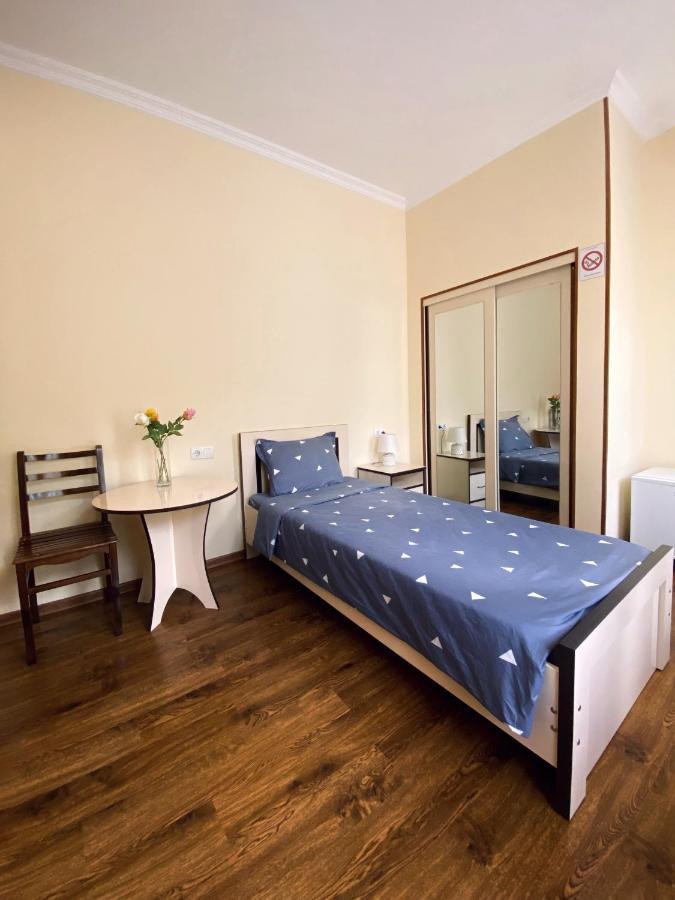 Telav Holl Otel Telavi Dış mekan fotoğraf