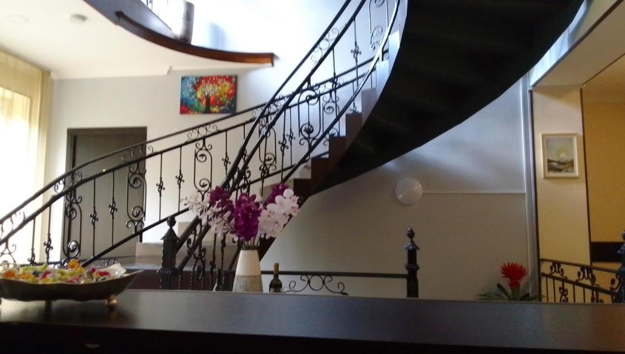 Telav Holl Otel Telavi Dış mekan fotoğraf