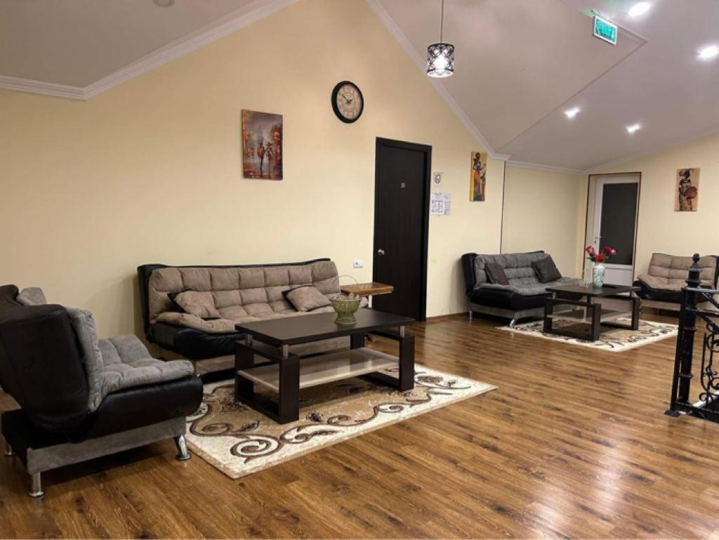 Telav Holl Otel Telavi Dış mekan fotoğraf