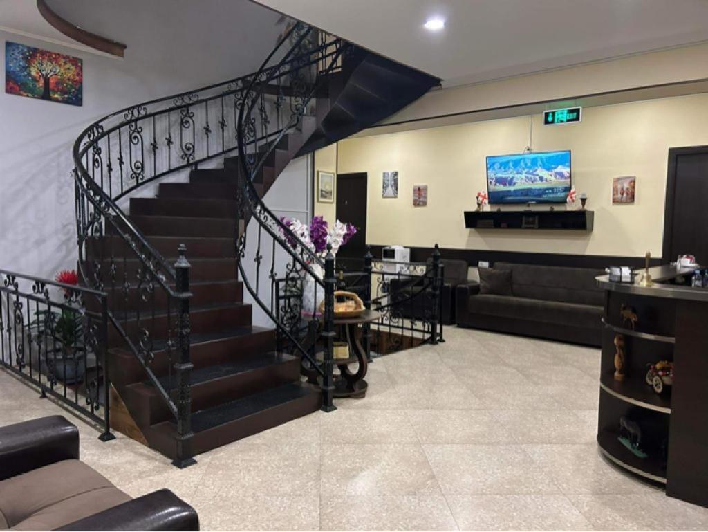 Telav Holl Otel Telavi Dış mekan fotoğraf