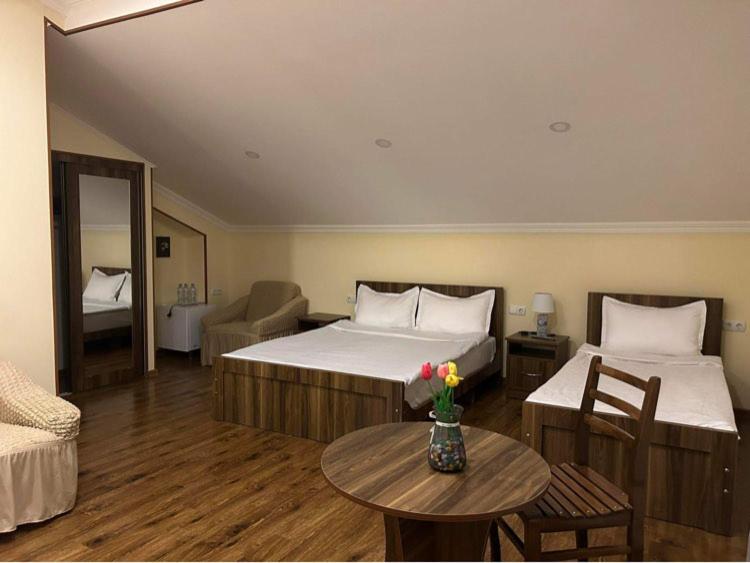 Telav Holl Otel Telavi Dış mekan fotoğraf